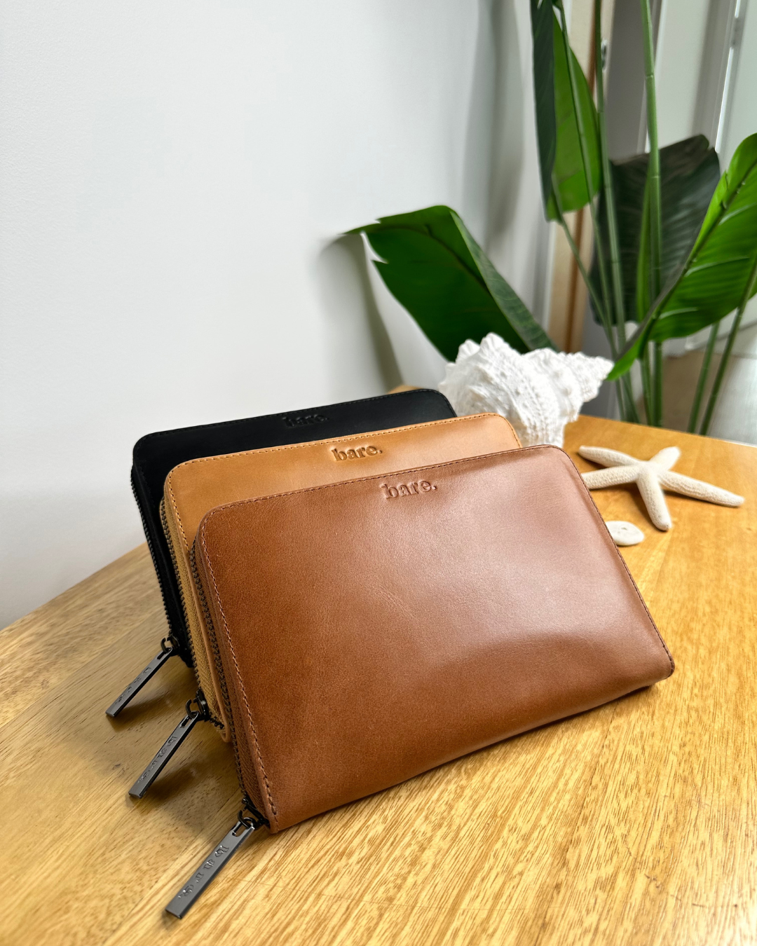 Image shows the three colourways available in the Bare Leather Quinn wallet.